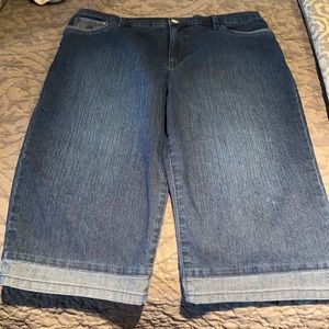 Denim all-around slimming Effect Denim Blue Capri pant.  Comfortable cotton.